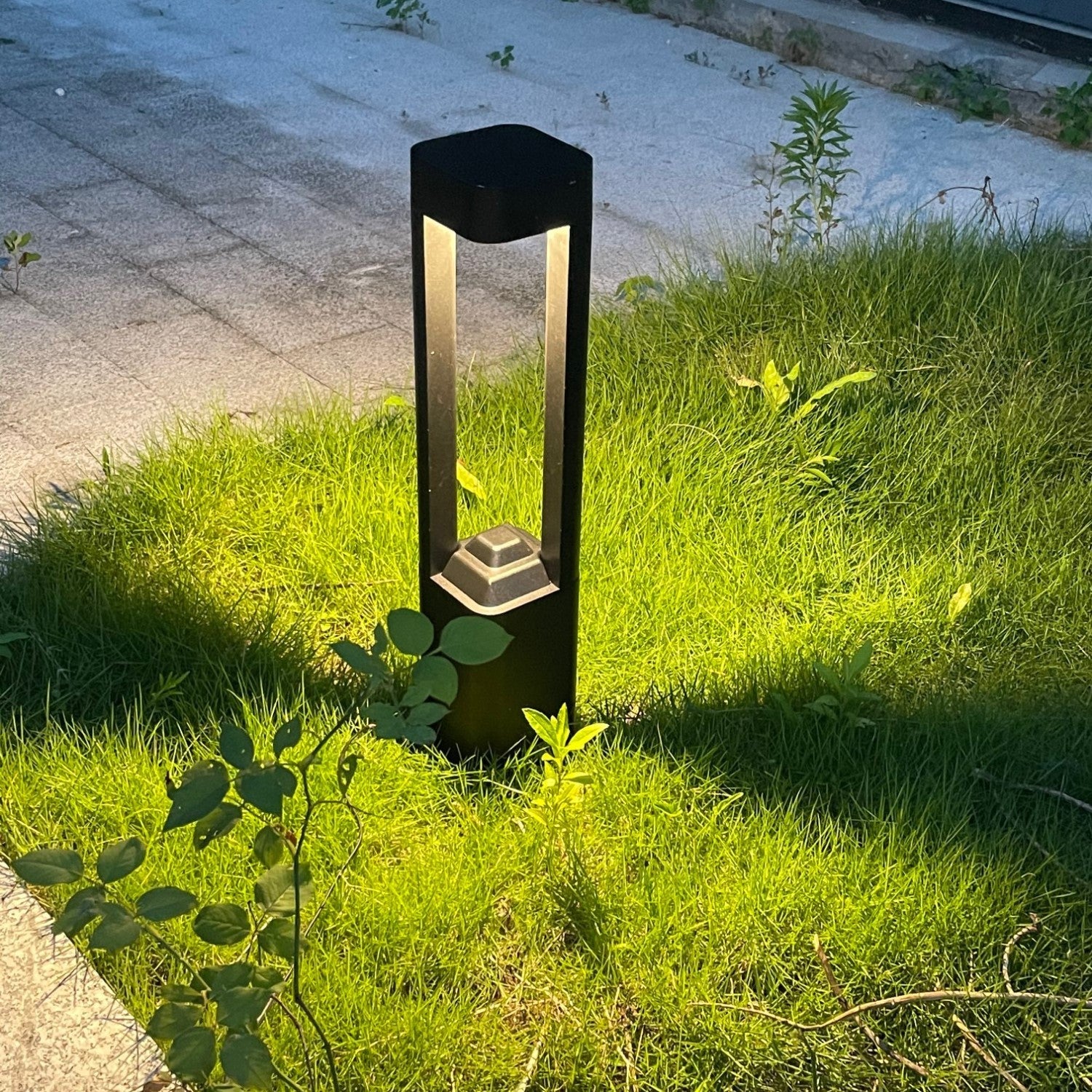 Solar Powered Outdoor Landscaping Path Lights